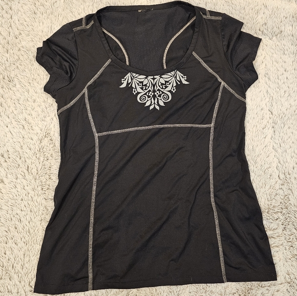 Athleta Tops - Athleta Womens Graphic Workout Shirt with Back Pocket Size Small